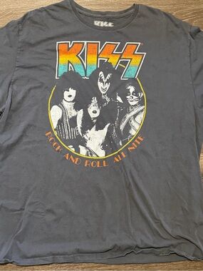 Kiss Black Tee with Rainbow Logo and Band Graphic